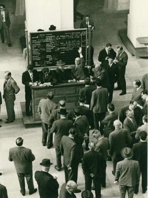 Hamburg 1949. Es geht aufwärts. An der Börse wird wieder gehandelt