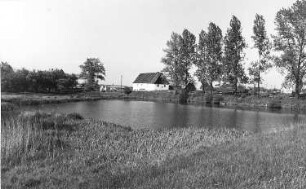 Markersdorf-Deutsch-Paulsdorf. Blick über Mühlteich zur ehem. Mühle