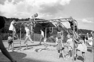 Freiburg: Eröffnung des Kinderspielplatzes Schwarzwaldstraße, Spielgeräte