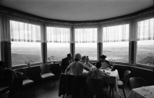 Schächer: Aussichtsfenster im Gasthaus