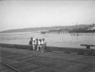 Japanische Kinder im Hafen (USA-Reise 1933)