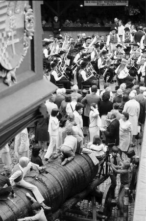 Freiburg: Freiburger Weinfest 1975; Trachtenkapelle; von oben