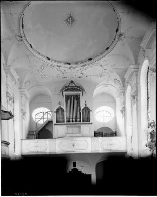 Mainau Schlosskirche Innenansicht zur Orgelempore