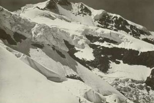 Piz Bernina (4052 m). Blick vom "Labyrinth" auf dem Morteratschgletscher nach Westen