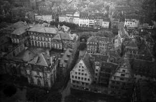 Straßburg: Blick vom Münster, von der Plattform, Renaissance-Haus am Schlossplatz