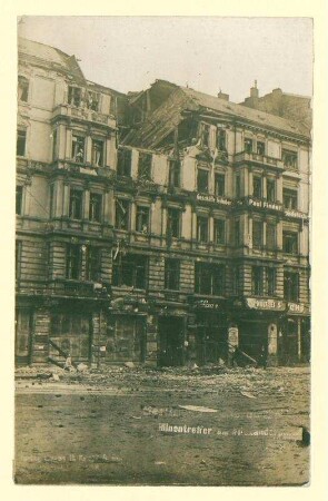 "Berliner Straßenkämpfe. Minentreffer am Alexanderplatz."