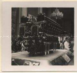 Paris, Weltausstellung, Deutscher Pavillon, Der neueste Flugmotor, Mercedes-Daimlermotor 800/1000 PS