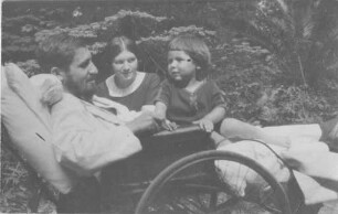 Erster Weltkrieg - Im Lazarett. Patient (Name?) mit Familie