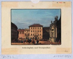 Der Schlossplatz in Dresden von der Augustusbrücke nach Süden, links das Palais Fürstenberg, mittig das Georgentor des Schlosses, rechts die Katholische Hofkirche