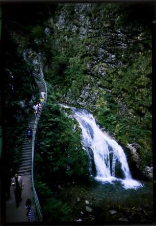 Allerheiligen: Allerheiligen Wasserfälle, mittlerer Fall, mit Treppe