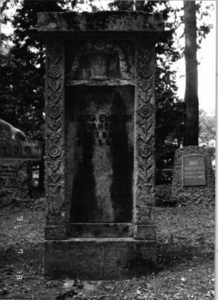 Grabstein 1384 [Hahn S. 58 Grab-Nr. 1938]
