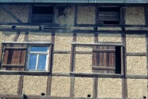Detail einer Scheune, Fenster mit Schiebeläden