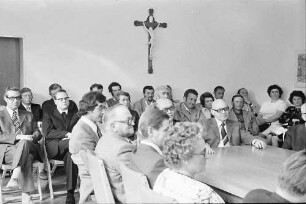 Kappel: Rathaus; Eingemeindung Kappel; Tisch mit Gemeinderatmitgliedern