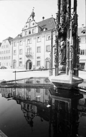 Rottenburg: Markt und Brunnen vor dem Rathaus
