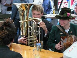 Salzburg - Musiker in Trachten : Trachtenmusiker. Aufgenommen in der Altstadt von Salzburg, 2004