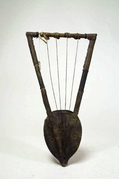 Lyre en coquille