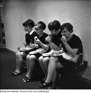 Festakt im Kulturpalast aus Anlass des 20. Jahrestages der Gründung der DDR (Festsaal)