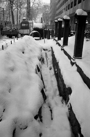 Zwangspause auf den Baustellen durch Eis und Schnee