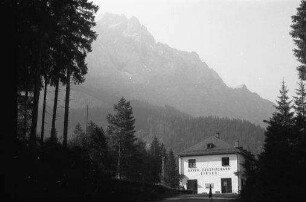 Eibsee: Station Eibsee, mit Zugspitze