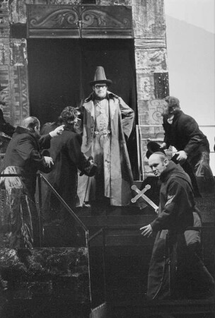 Szenenbilder aus "Sabellicus", Oper von Rainer Kunad mit eigenem Libretto nach einem Fauststoff. Deutsche Staatsoper Berlin, Generalprobe (?) 20.10.1974 (Uraufführung 21.12.1974)