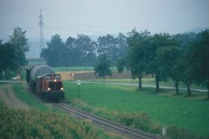 Barabein Lok 251 903 Güterzug Schmalspurstrecke Bahnübergang