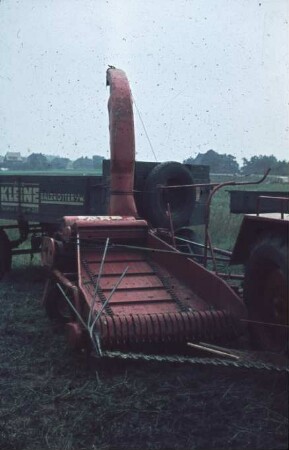 Fotografie: Futtererntetechnik, Feldhäcksler gezogen, Grünfutter, Pickup, Fingerbalkenmähwerk