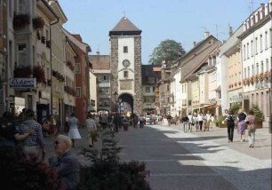 Villingen: Fußgängerzone Rietstraße mit Tor