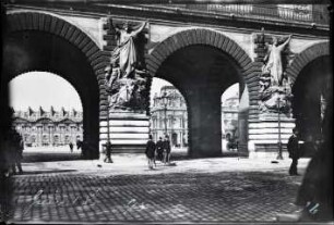 Paris, Guichets du Louvre vom Pont du Carrousel aus gesehen