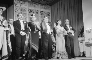 Szenenbilder aus der Operette "Die Kinokönigin" von Jean Gilbert am Metropol-Theater Berlin