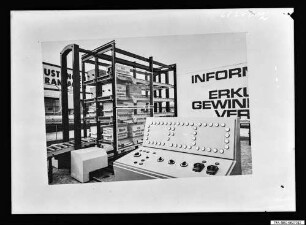 Repro: Lagerregal, Foto 1968