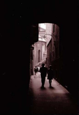Trient: Gasse zur Kirche