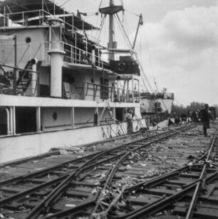 Passagierschiff : Das Passagierschiff MS Ponthos an der Tiko-Werft.
