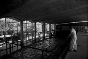 Badenweiler: Markgrafenbad; Hallenschwimmbad von der Galerie