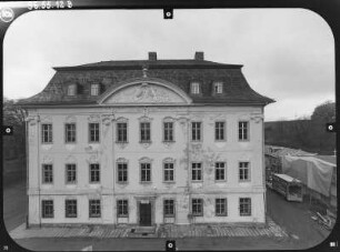 Oppurg, Schloßstraße 2. Schloß (1705-1708, Umgestaltung 1746-1747, Restaurierung seit 1984). Ansicht von Osten