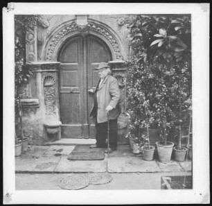 Dornburg. Portal am Goethe-Schloss