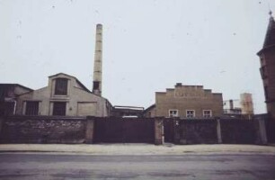 DDR. Straßenbild mit PGH Aufbau (Betonstein und Terrazzo)