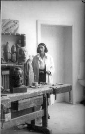 Marga Böhmer im Atelierhaus am Inselsee. Güstrow, Heidberg 15