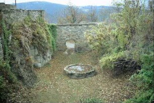 Mauer und Tor der Burg Greifenstein