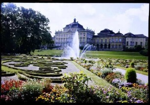 Ludwigsburg: Ludwigsburger Schloss, Rückseite, Anlagen, Broderien mit Springbrunnen