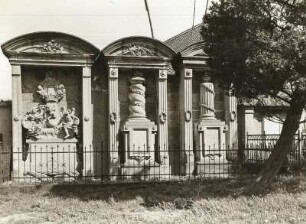 Obercunnersdorf : Friedhof, Grabdenkmäler aus dem 18.Jh.