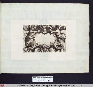 Ornamentrahmen mit Putti und Grotesken.