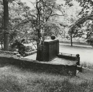 Denkmal für die Gefallenen des 1. Weltkrieges : Denkmal für die Gefallenen des 1. Weltkrieges. Sandstein (nach 1918). Grimma-Nerchau, Wiesental