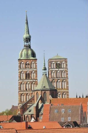 Stralsund - St. Nicolai : St. Nicolaikirche am Markt. Aufgenommen am 21. April 2011 in Stralsund