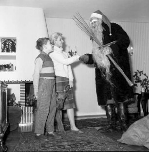Büdingen. Der Nikolaus besucht eine Familie