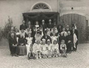 Oberlausitz. Hochzeitsgesellschaft der Familien Krantschik und Wenke, rechts der Hochzeitsbitter