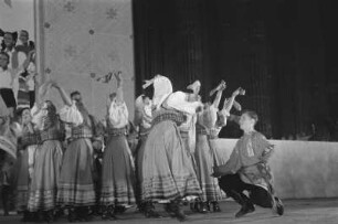 Szenen aus dem Gastspiel des Moissejew-Ensembles , Staatsoper, 05.06.1954
