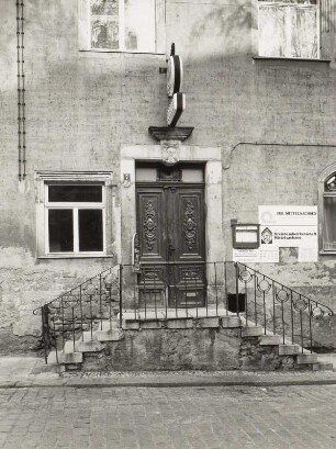 Wohnhaus mit Gasthaus "Meißner Hof", Haustür und Treppe