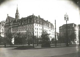 Dittrichring : Leipzig, Dittrichring, Wohnhäuser mit Atelier Hermann Walter im Eckgebäude. Blick nach Nordosten gegen den Turm der Matthaikirche, nach 1910