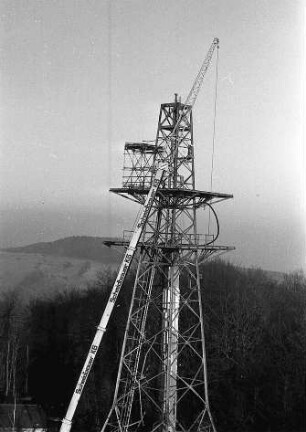Kaiserstuhl: Demontage des alten SWF-Sendeturms auf dem Totenkopf