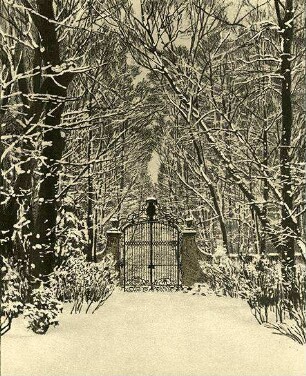 Parktor im Schlossgarten bei Schnee